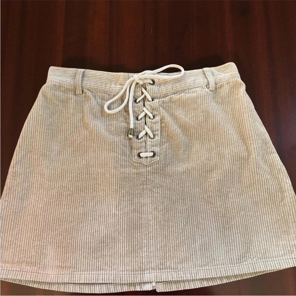 Kendall & Kylie Size M Tan Corduroy Skirt Front Lace Up Belt Loops See Descript - Picture 3 of 7